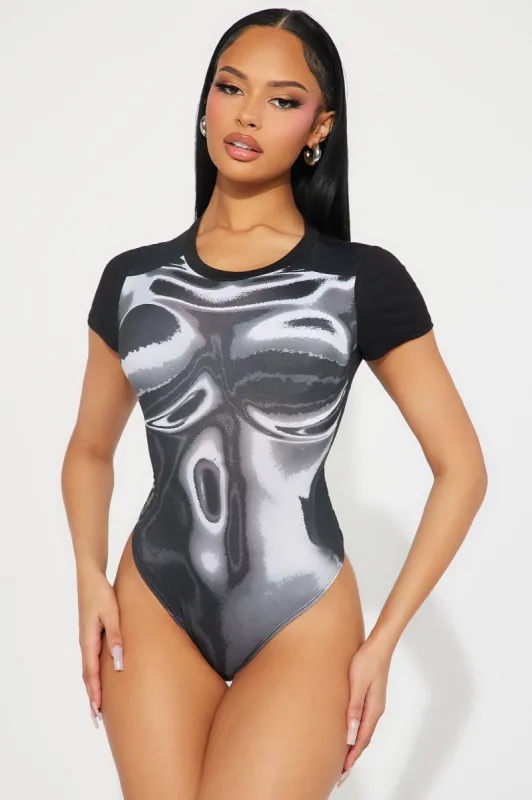 Baddie Fever Short Sleeve Bodysuit - Black/White sold by Fashion Nova