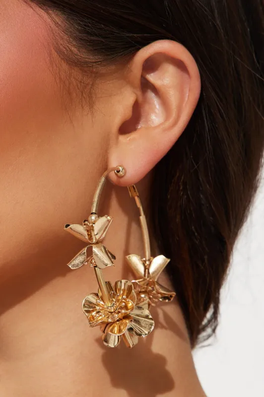 I'll Be There Hoop Earrings - Gold made by Fashion Nova