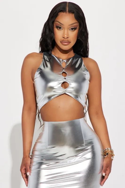 Cavourie Metallic Crop Top - Silver sold by Fashion Nova