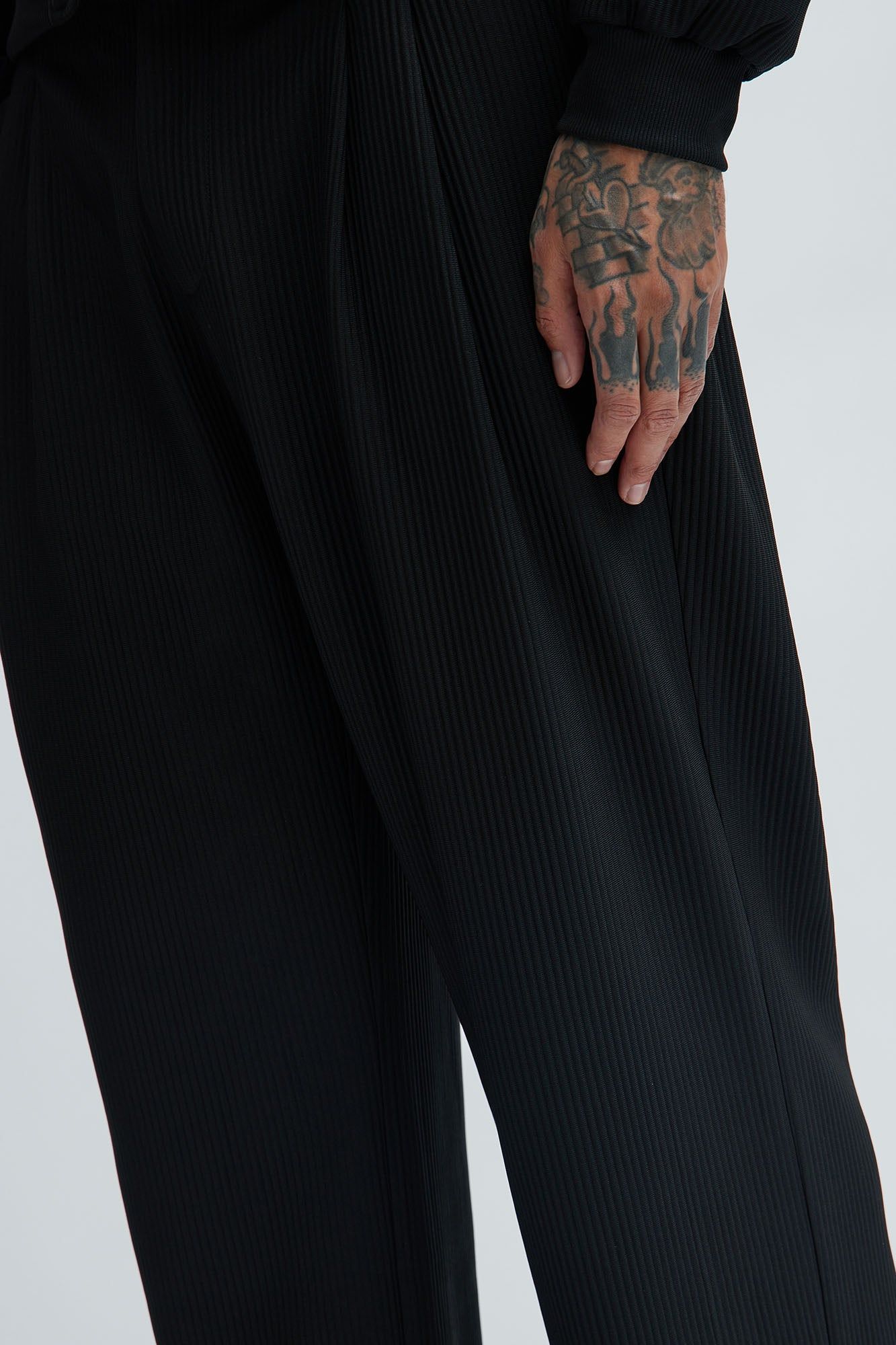 Show Up Pleated Loose Trouser Pants - Black sold by Fashion Nova product image thumbnail 3