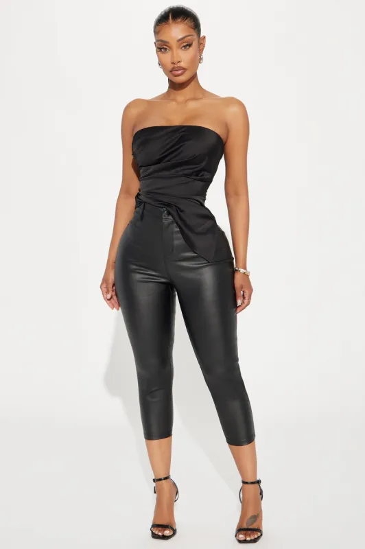 Sammie High Rise Capri Pant - Black sold by Fashion Nova