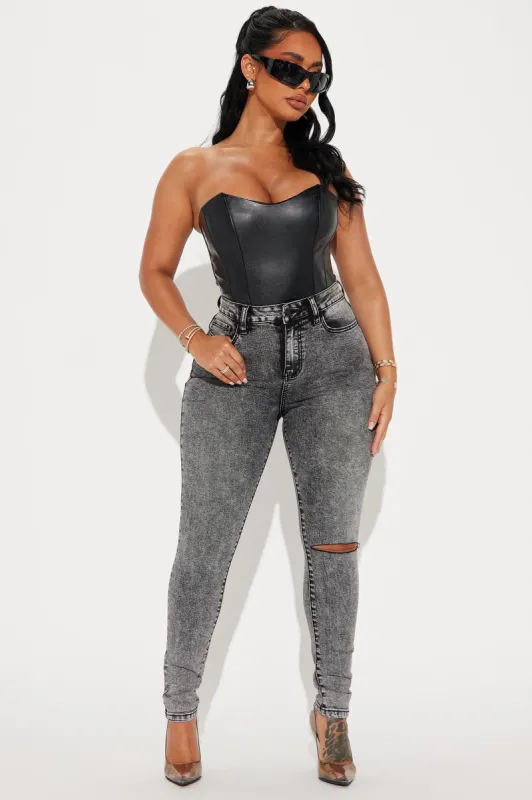 Don't Rush Tinted Stretch Skinny Jeans - Acid Wash Black made by Fashion Nova