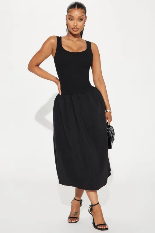 Evie Ribbed Bubble Midi Dress - Black sold by Fashion Nova
