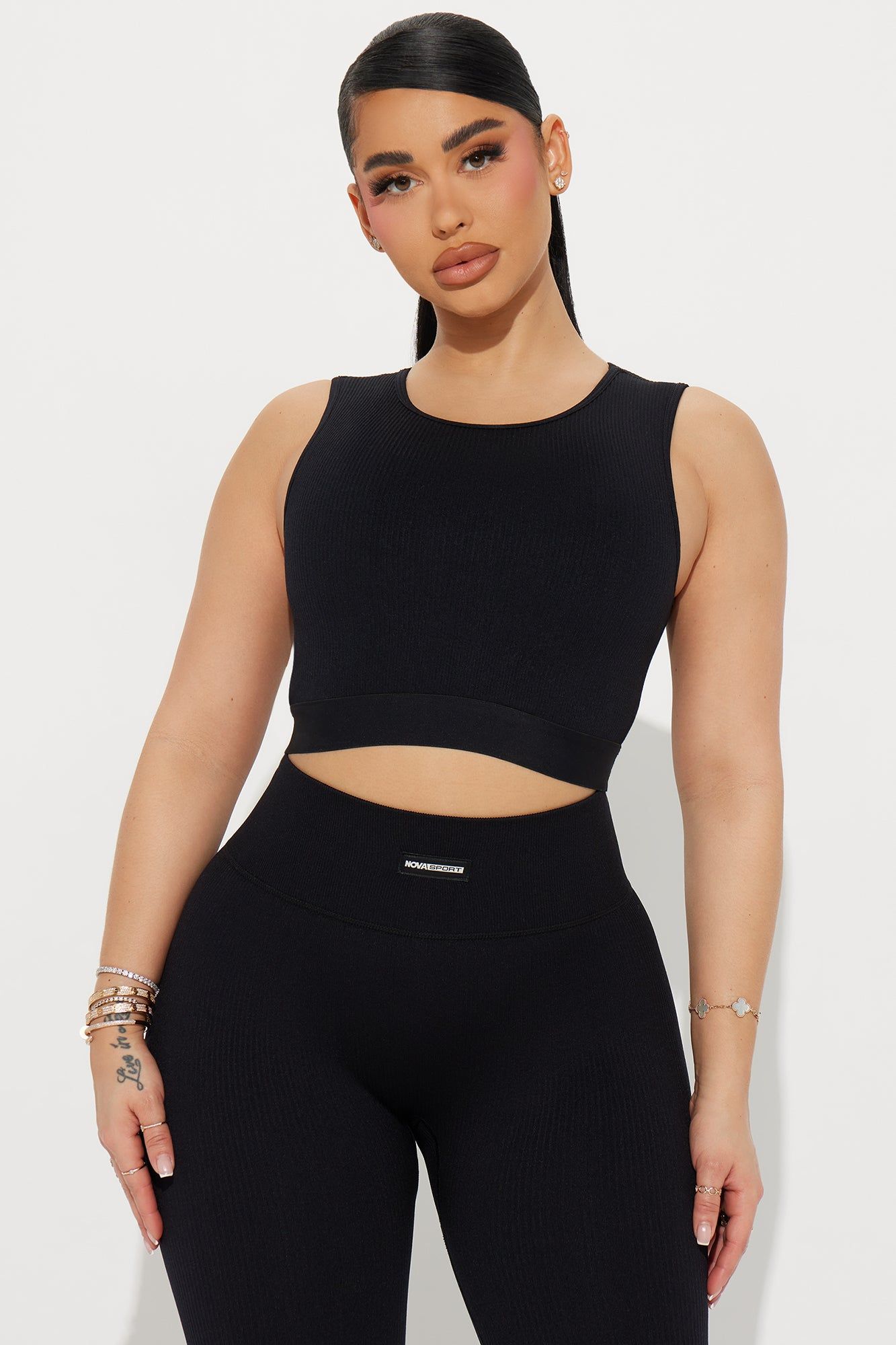 Power Hook Effortless Seamless Sports Bra - Black sold by Fashion Nova