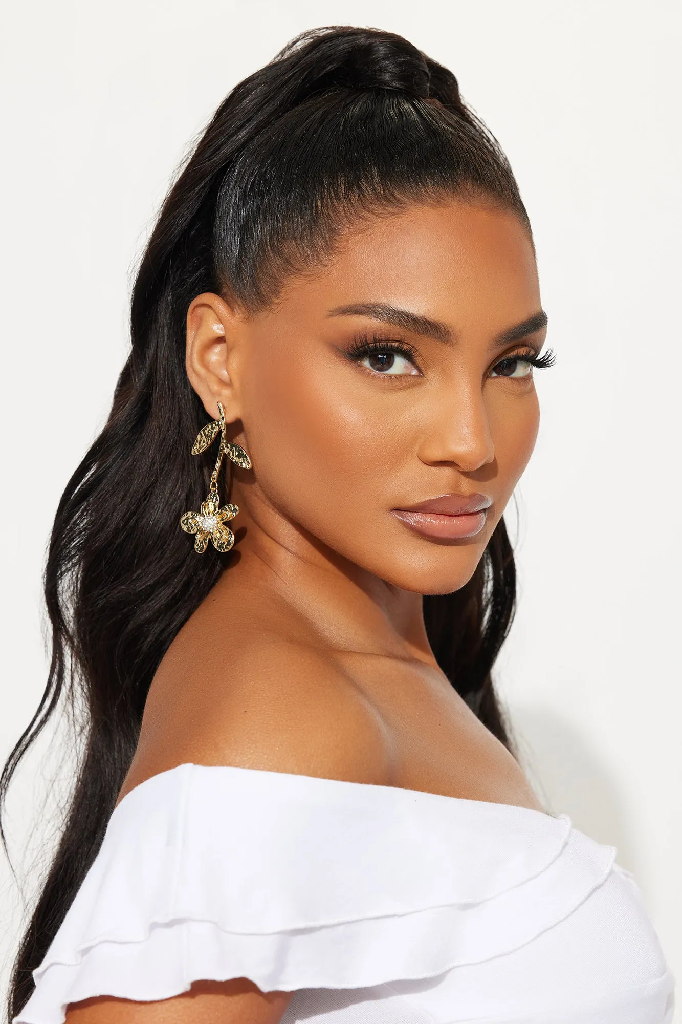 You Drive Me Daisy Earrings - Gold sold by Fashion Nova product image thumbnail 2