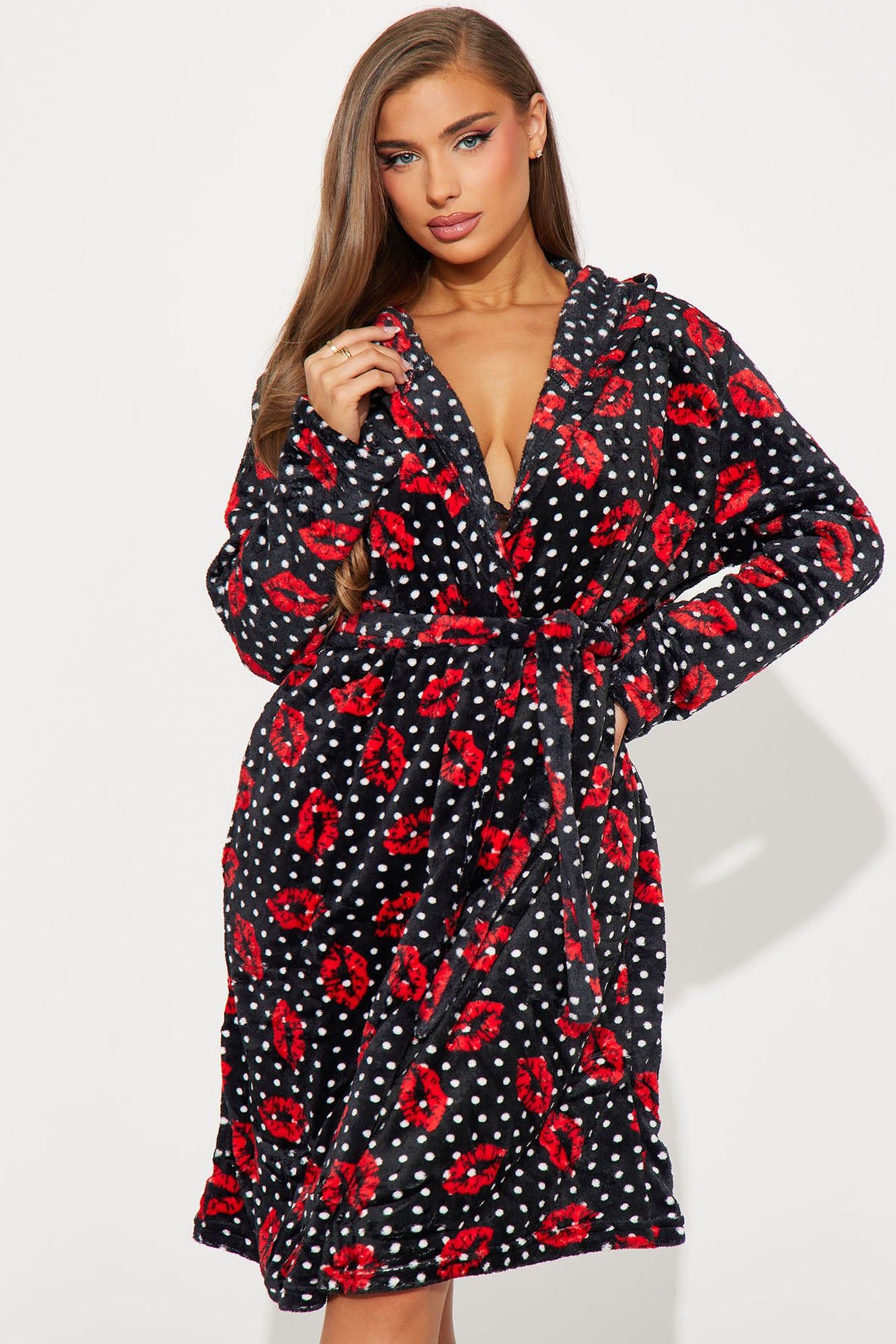 Kisses For You Plush PJ Robe - Black/Red sold by Fashion Nova