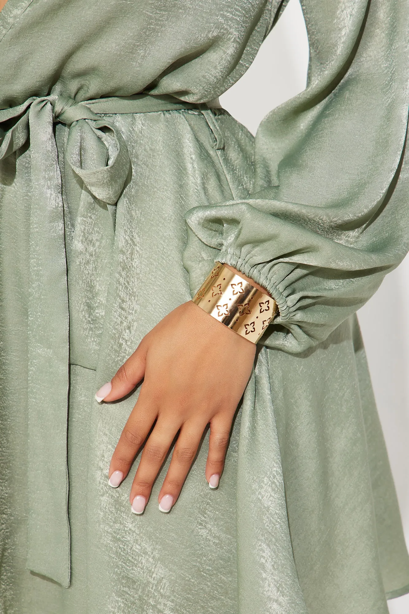 Clover Cuff Bracelet - Gold sold by Fashion Nova