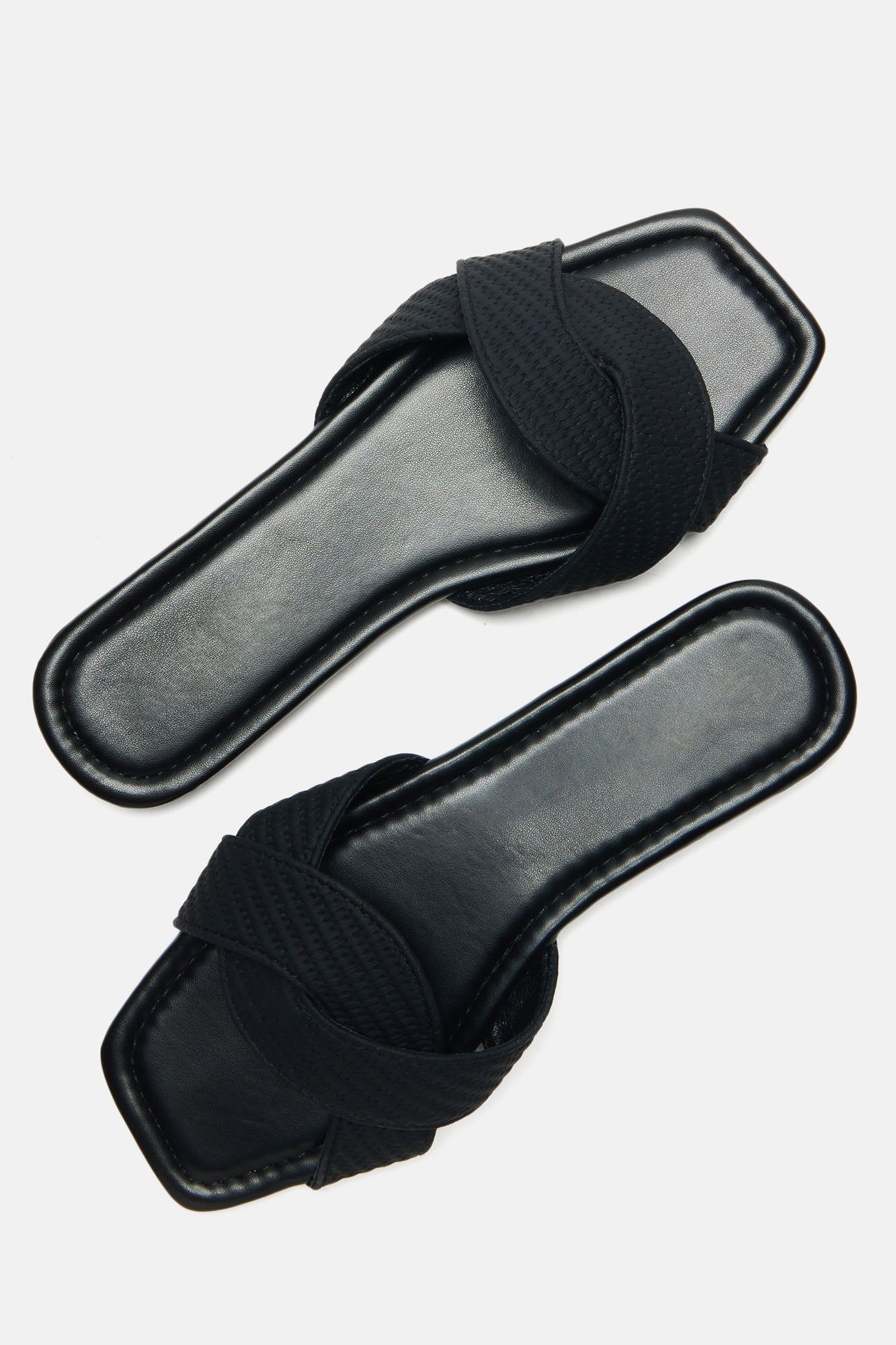 Island Getaway Flat Sandals - Black sold by Fashion Nova