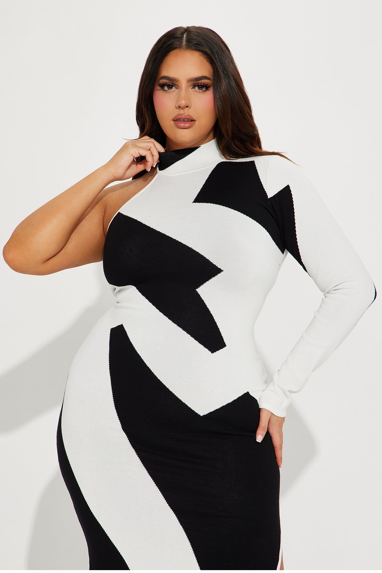 Abstract One Shoulder Maxi Dress - Black/White sold by Fashion Nova product image thumbnail 5