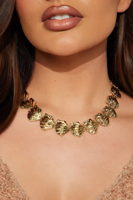 She's Shell-fish Necklace - Gold sold by Fashion Nova