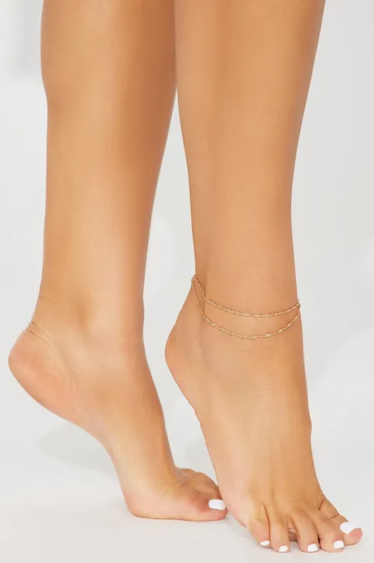 Miss Mishka Anklet - Gold sold by Fashion Nova