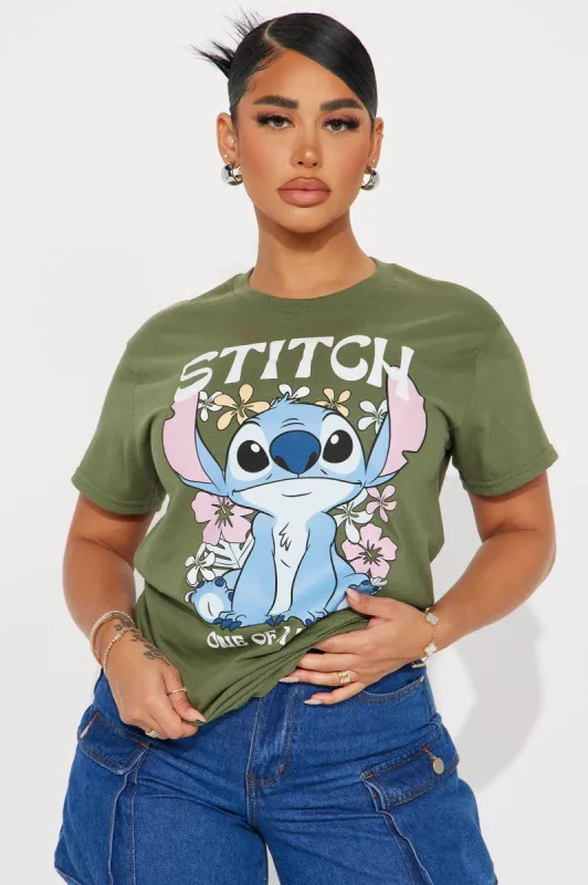 One Of A Kind Stitch Graphic Tshirt - Green made by Fashion Nova