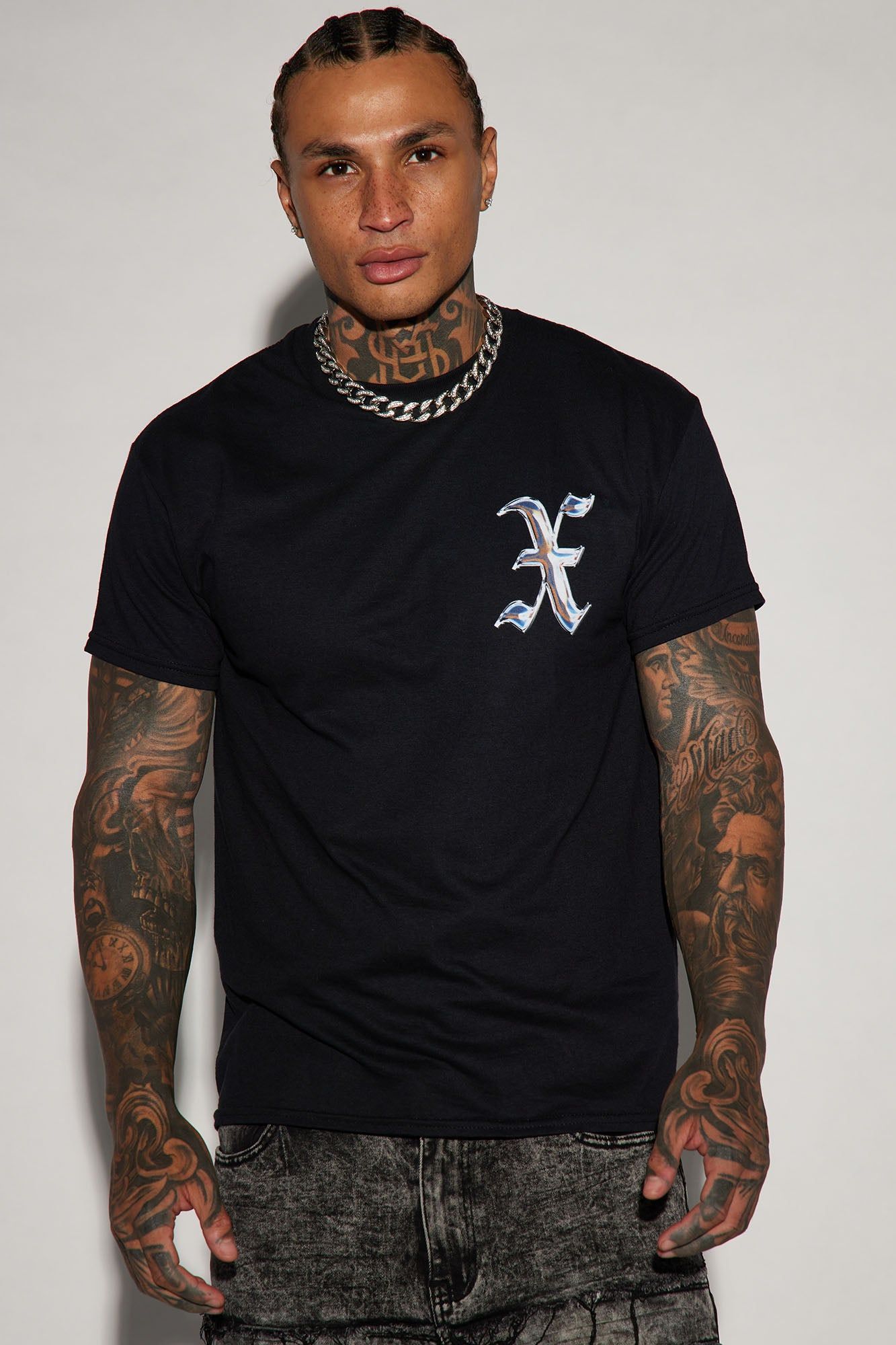 The Rose On My Back Short Sleeve Tee - Black sold by Fashion Nova