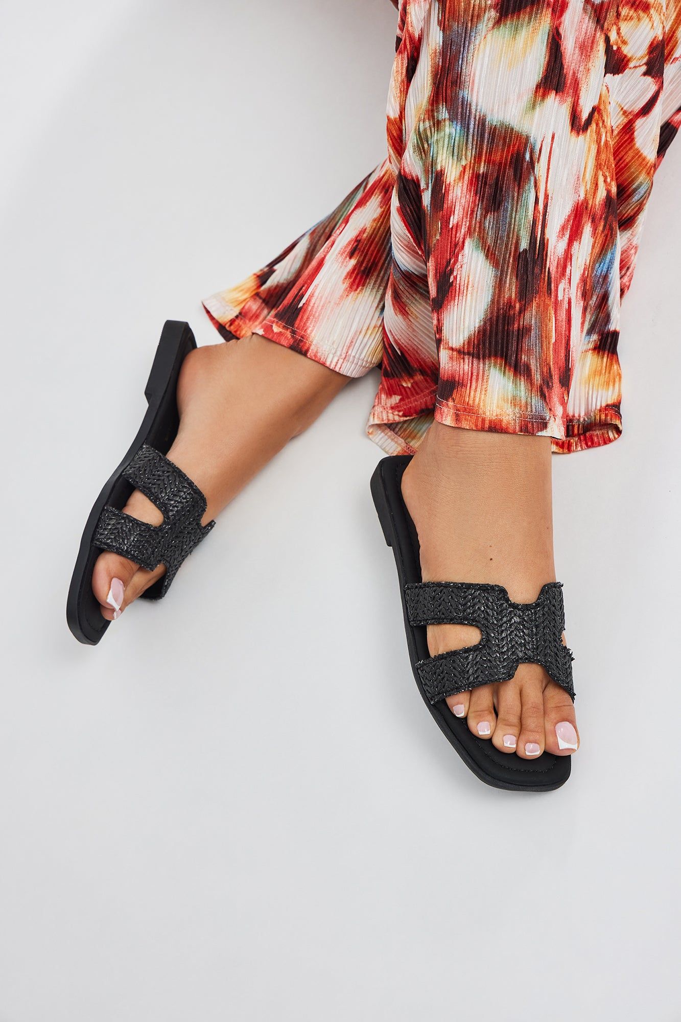 Staycation Flat Sandals - Black sold by Fashion Nova