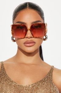 Cocktail Girly Sunglasses - Pink sold by Fashion Nova