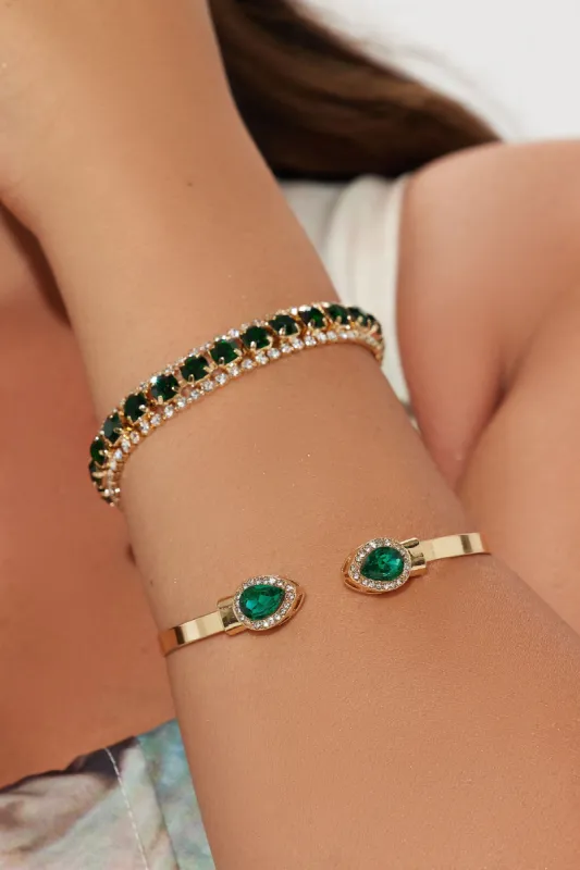 Don't Need Luck Bracelet Set - Gold/Green sold by Fashion Nova