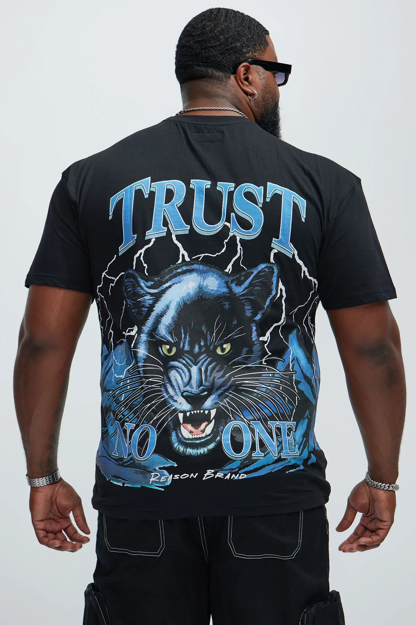 Love Everybody Trust No One Short Sleeve Tee - Black sold by Fashion Nova product image thumbnail 4