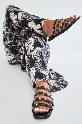 Count On Me Flat Sandals - Black sold by Fashion Nova