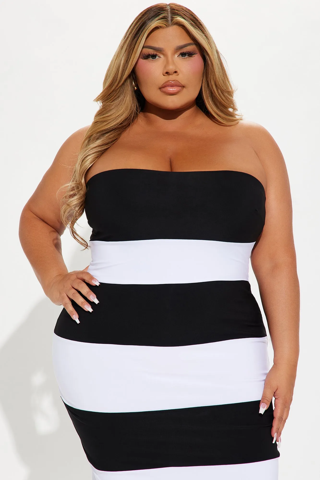 Piper Stiped Maxi Dress - Black/White sold by Fashion Nova product image thumbnail 5