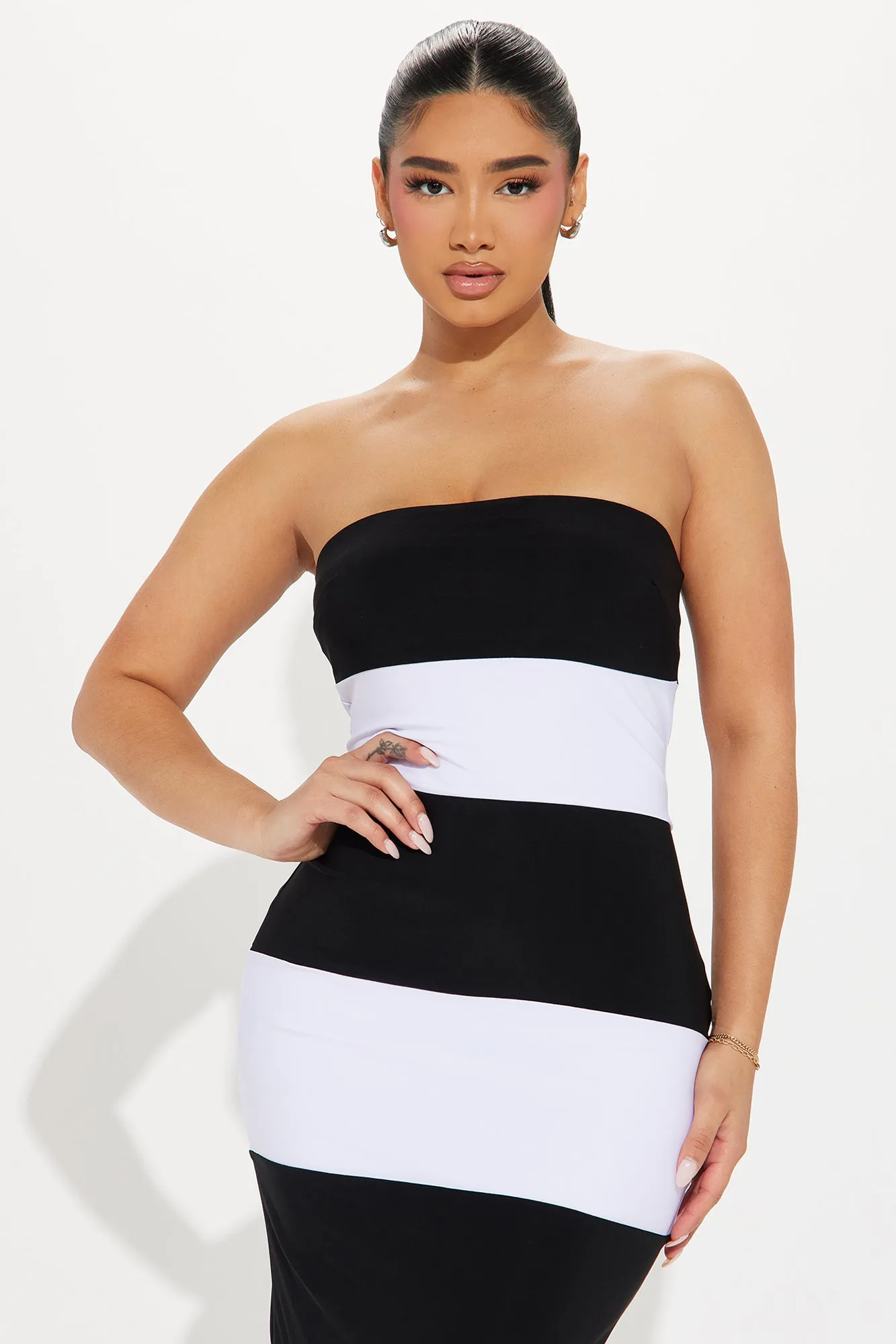 Piper Stiped Maxi Dress - Black/White sold by Fashion Nova product image thumbnail 2