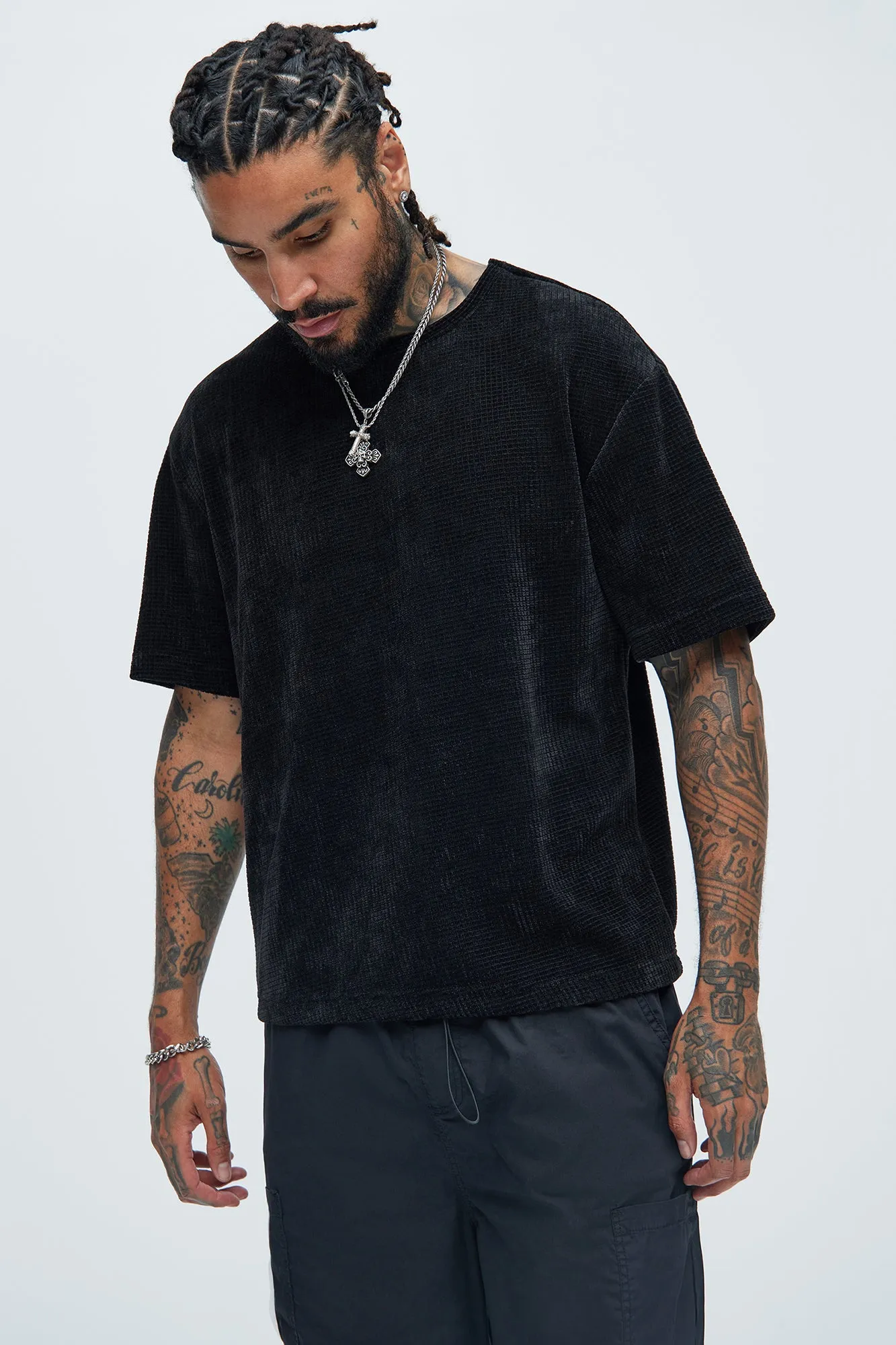 Greenville Waffle Knit Relaxed Short Sleeve Tee - Black sold by Fashion Nova