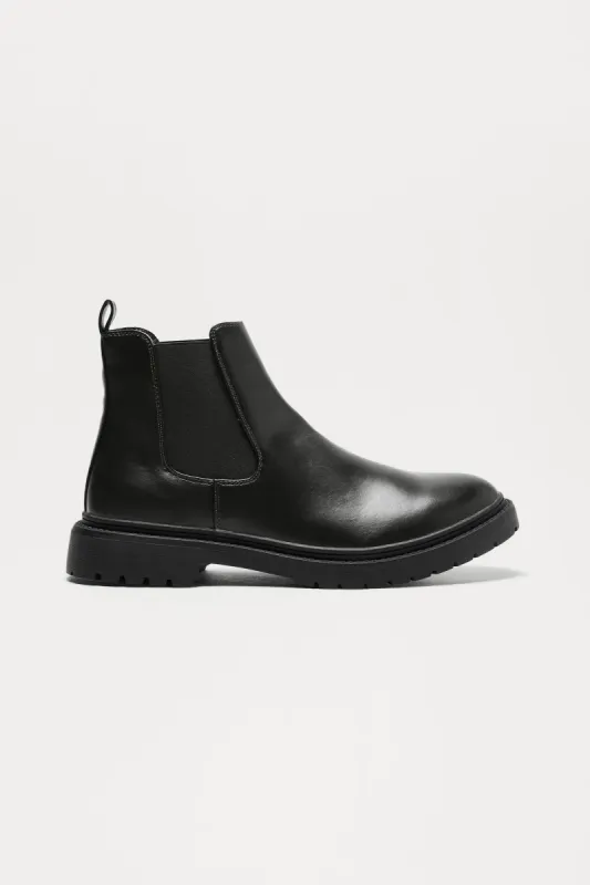 Oliver Chelsea Boots - Black sold by Fashion Nova
