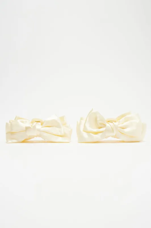 Bow Down To Me Claw Clip Set - Ivory/combo sold by Fashion Nova