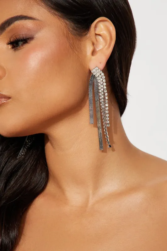 The Met Earrings - Silver made by Fashion Nova