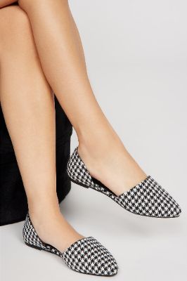 Everyday Flats - Black/White sold by Fashion Nova