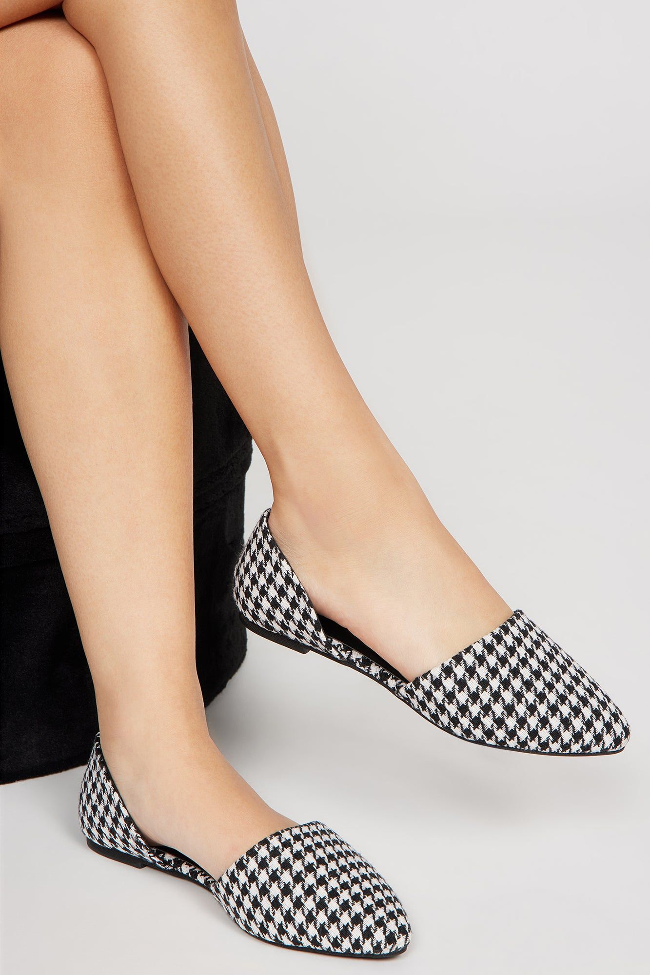 Everyday Flats - Black/White sold by Fashion Nova