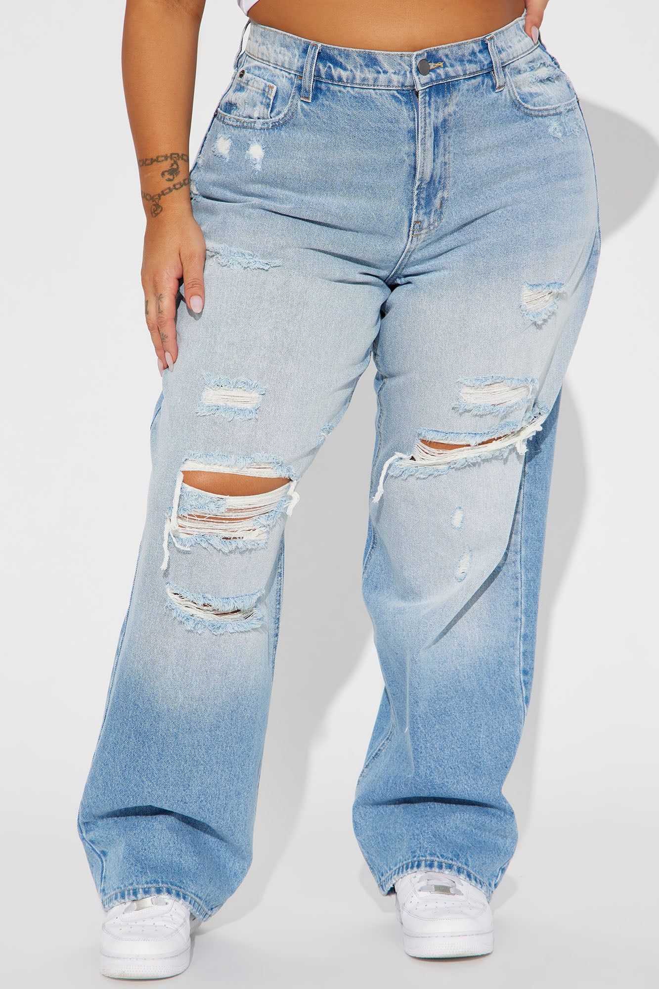 On Trend 90's Baggy Jeans - Light Wash sold by Fashion Nova product image thumbnail 6