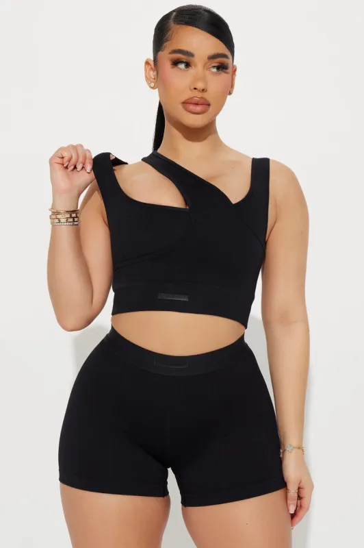 Uppercut Effortless Seamless Sports Bra - Black sold by Fashion Nova