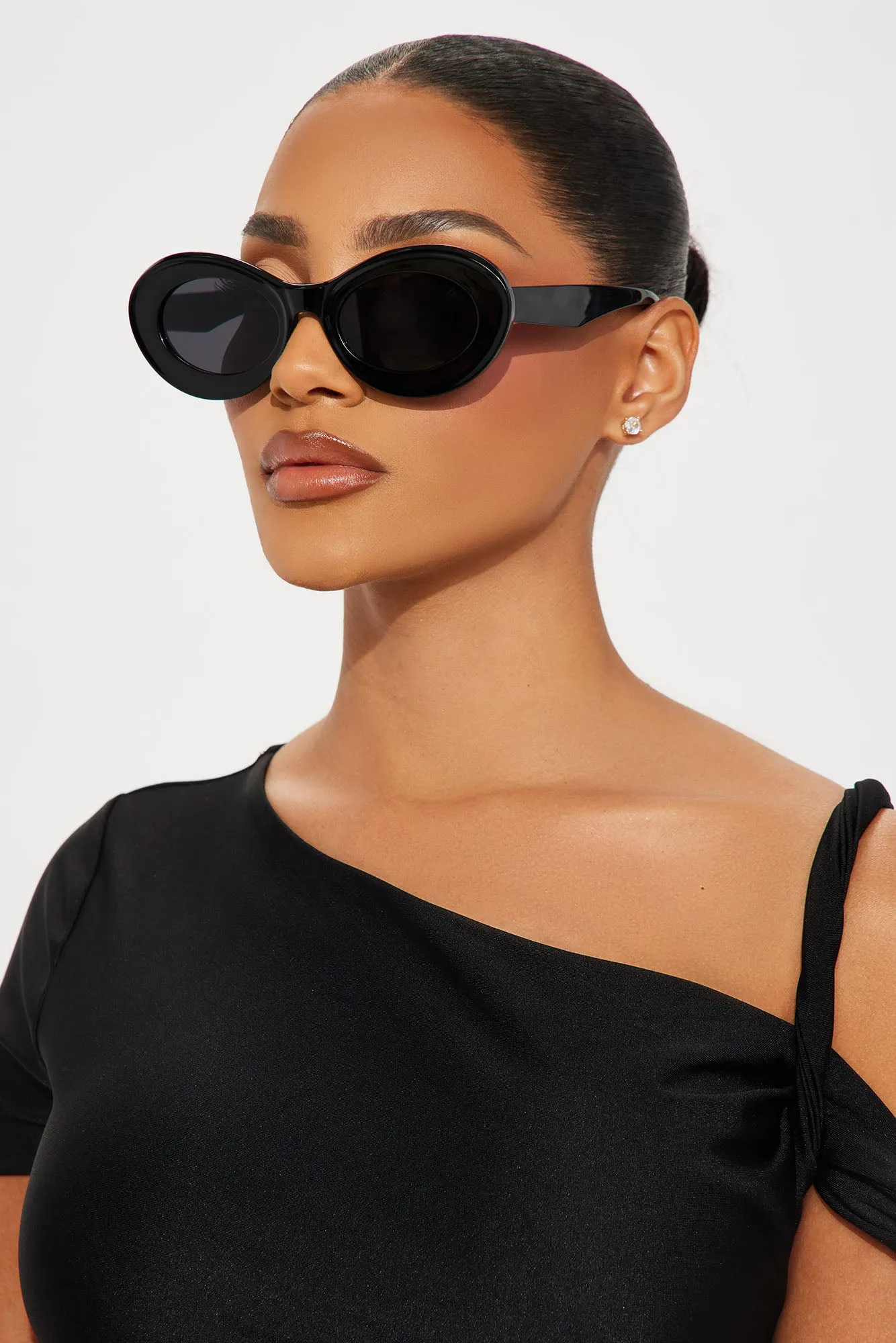 Reading The Room Sunglasses - Black sold by Fashion Nova