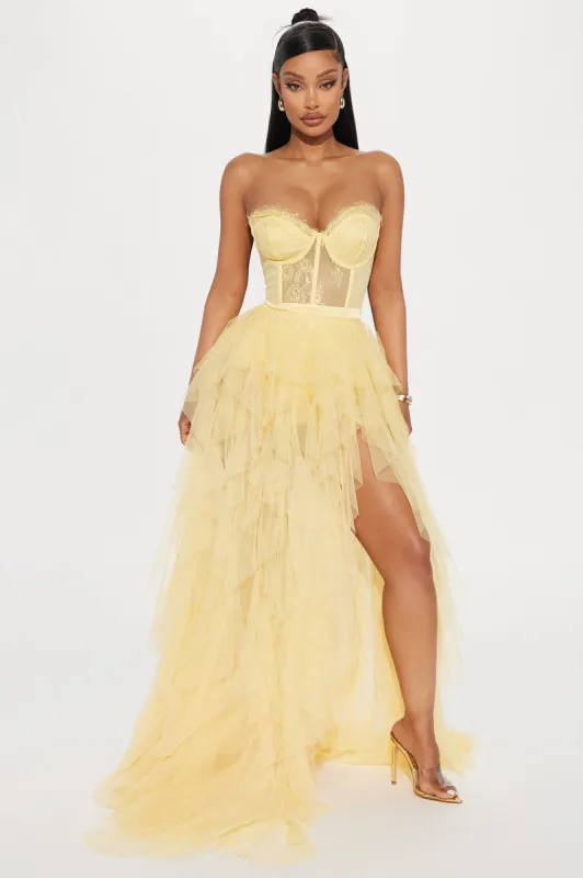 Anastasia Tulle Maxi Dress - Yellow sold by Fashion Nova