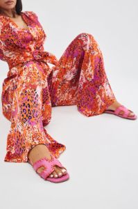 Got A Crush Flat Sandals - Pink sold by Fashion Nova