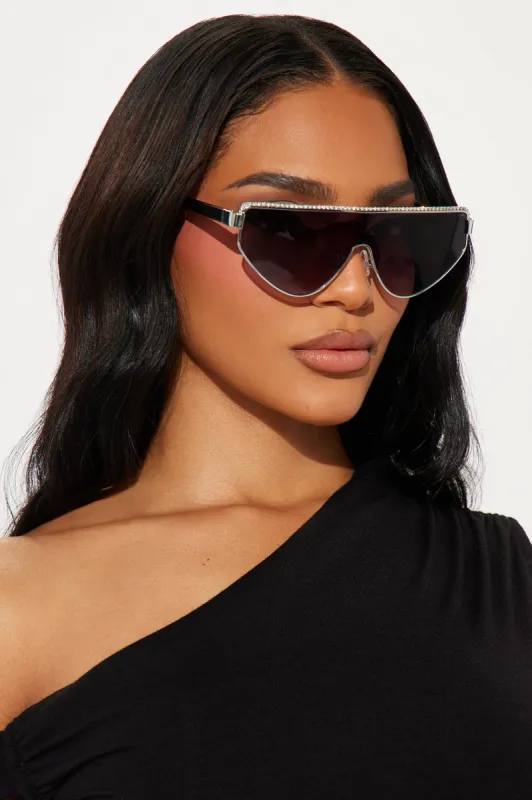 Cue The Spotlight Sunglasses - Black sold by Fashion Nova