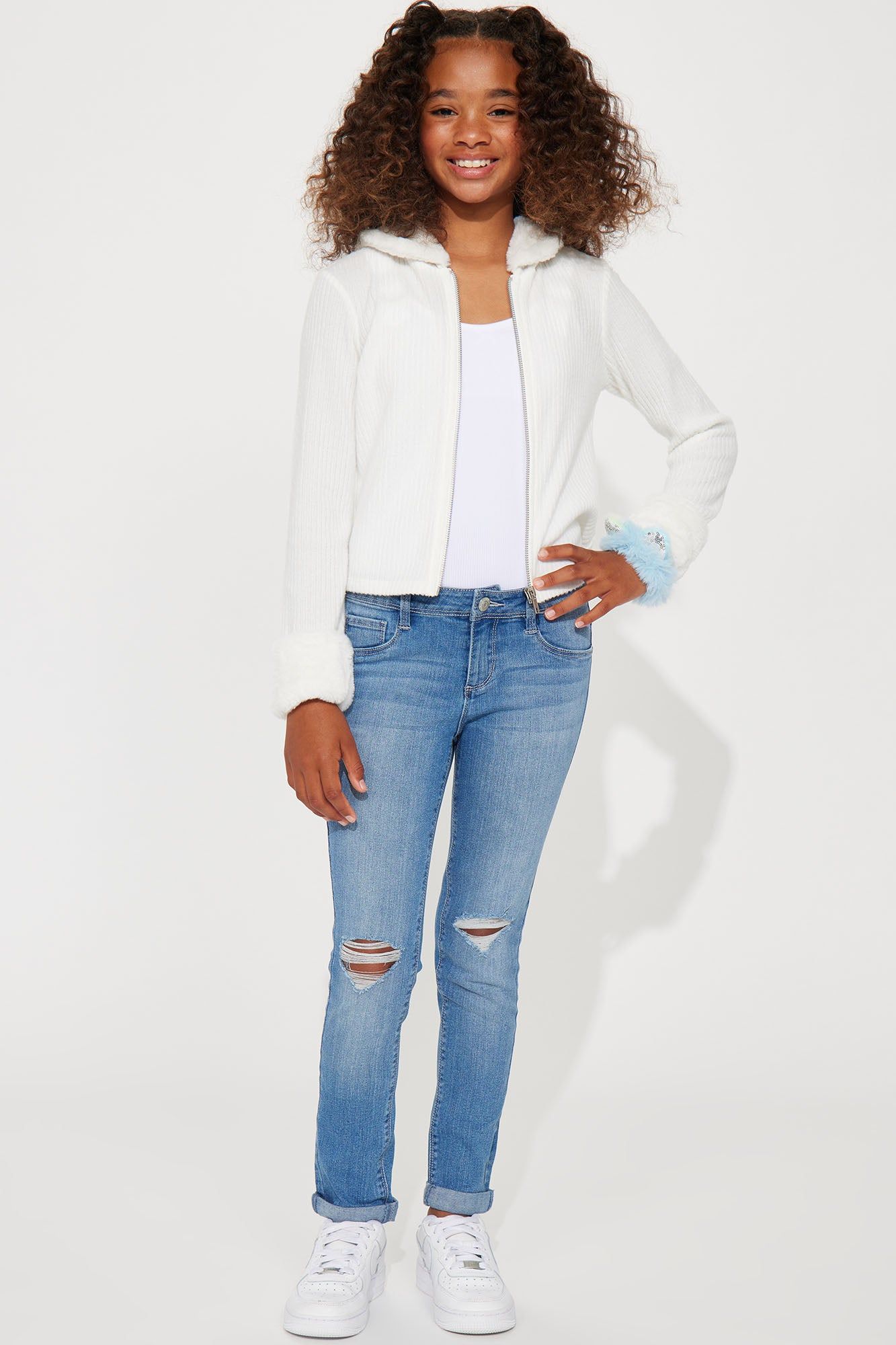 Mini Denim Skinny Jeans With Kitty Scrunchie - Medium Wash sold by Fashion Nova