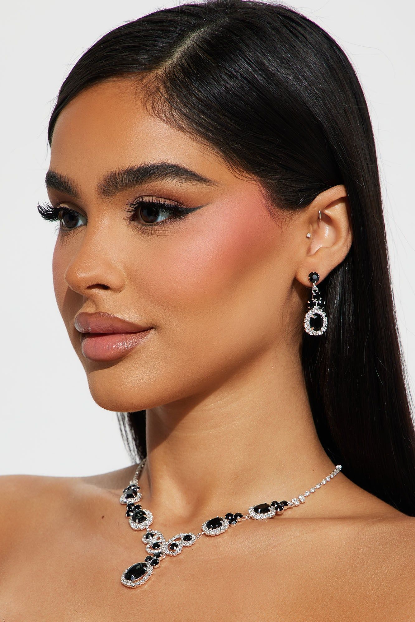 High Class Babe Necklace And Earring Set - Silver/Black sold by Fashion Nova