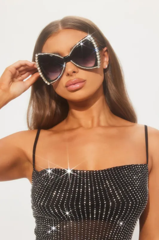 Edgy Queen Sunglasses - Black sold by Fashion Nova