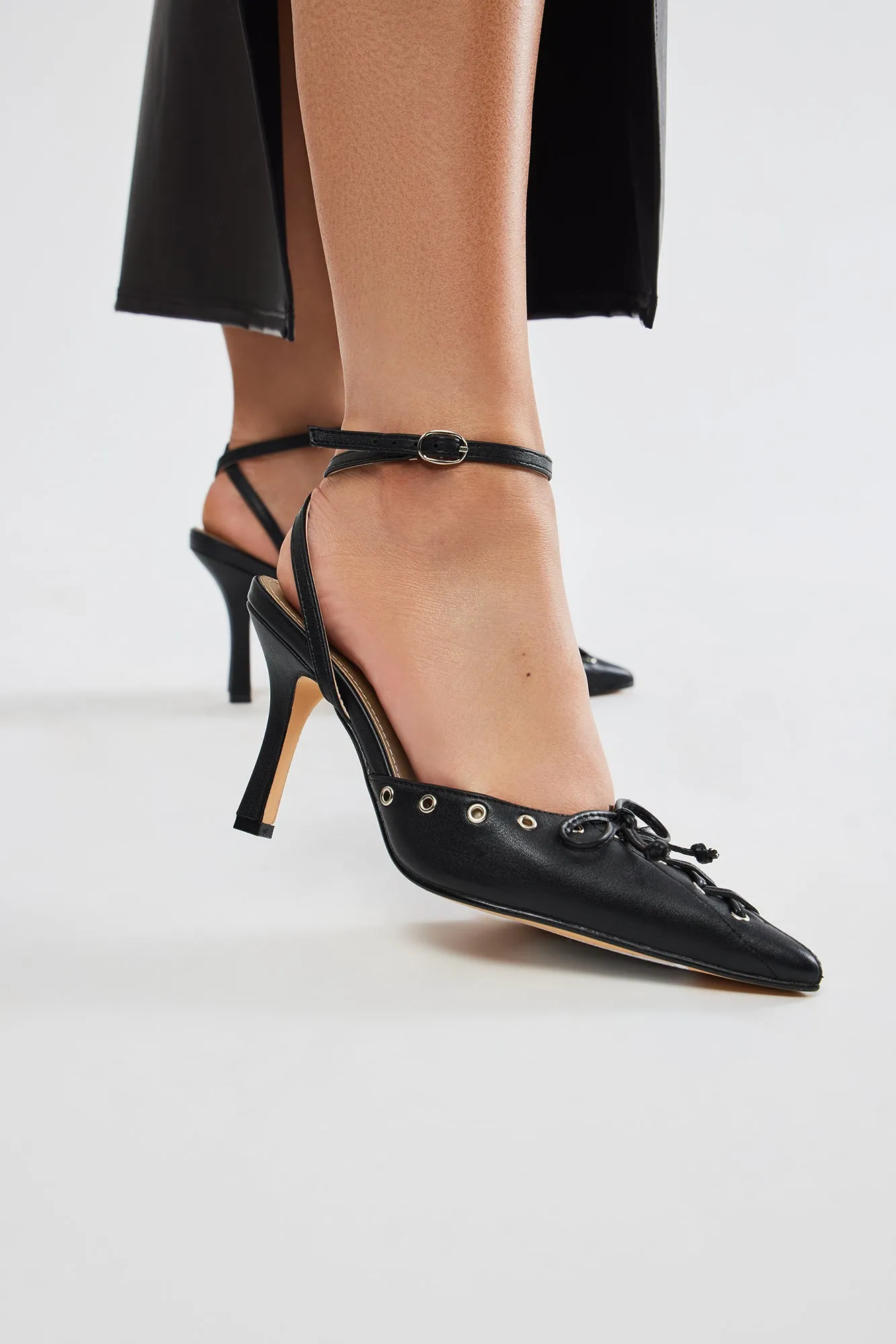 Nilah Pumps - Black sold by Fashion Nova