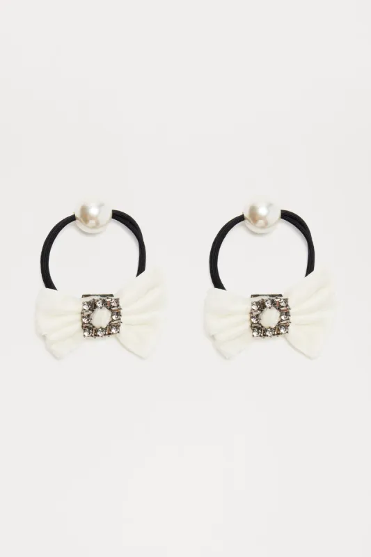 Sweet Romantic 2 Piece Scrunchie Set - White made by Fashion Nova