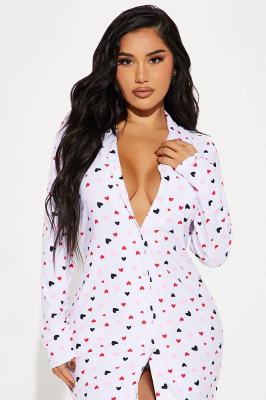 Queen Of Hearts PJ Sleep Shirt - White/combo made by Fashion Nova