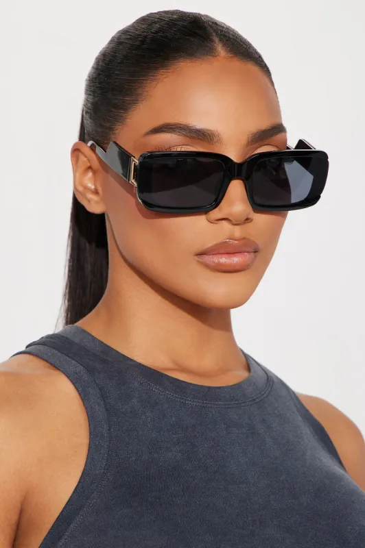 Close The Blinds Sunglasses - Black sold by Fashion Nova