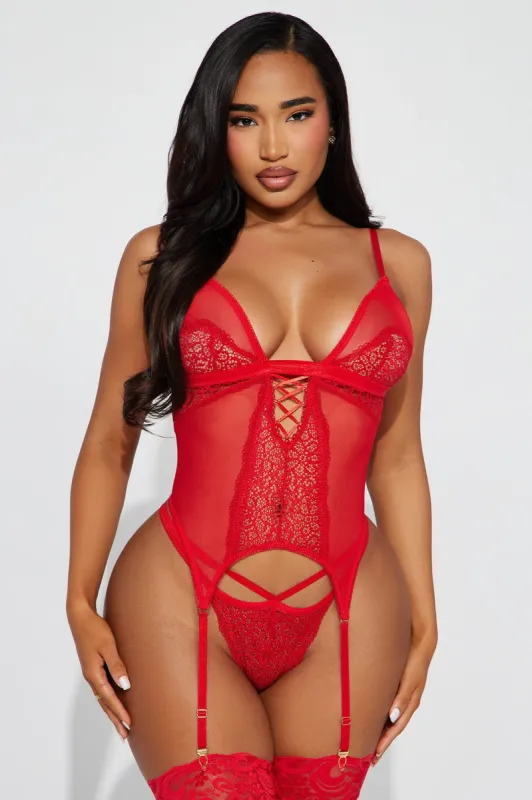 Flourishing Beauty 2 Piece Garter Set - Red sold by Fashion Nova