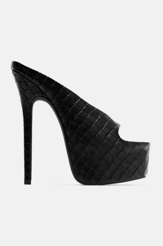 Can't Lose With Me Platform Heels - Black sold by Fashion Nova