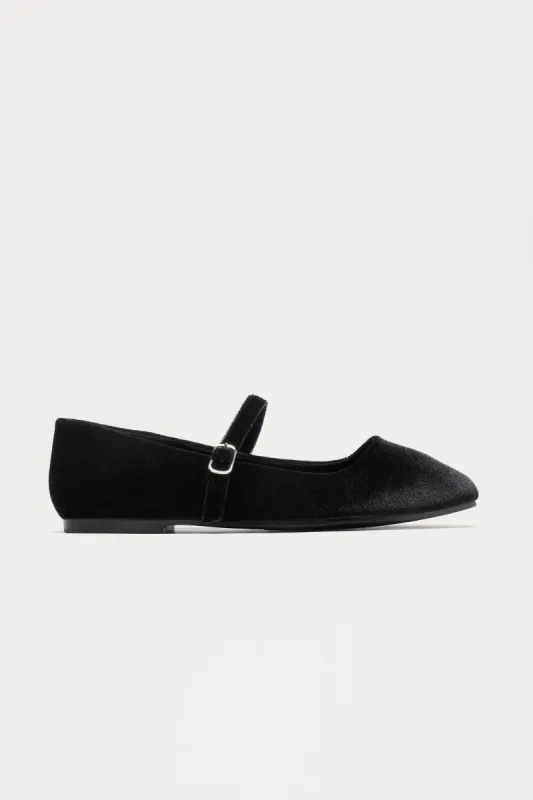 Selma Velvet Flats - Black sold by Fashion Nova