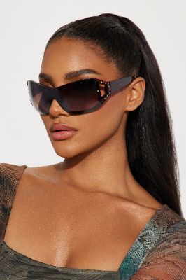 City Chic Girl Sunglasses - Brown sold by Fashion Nova
