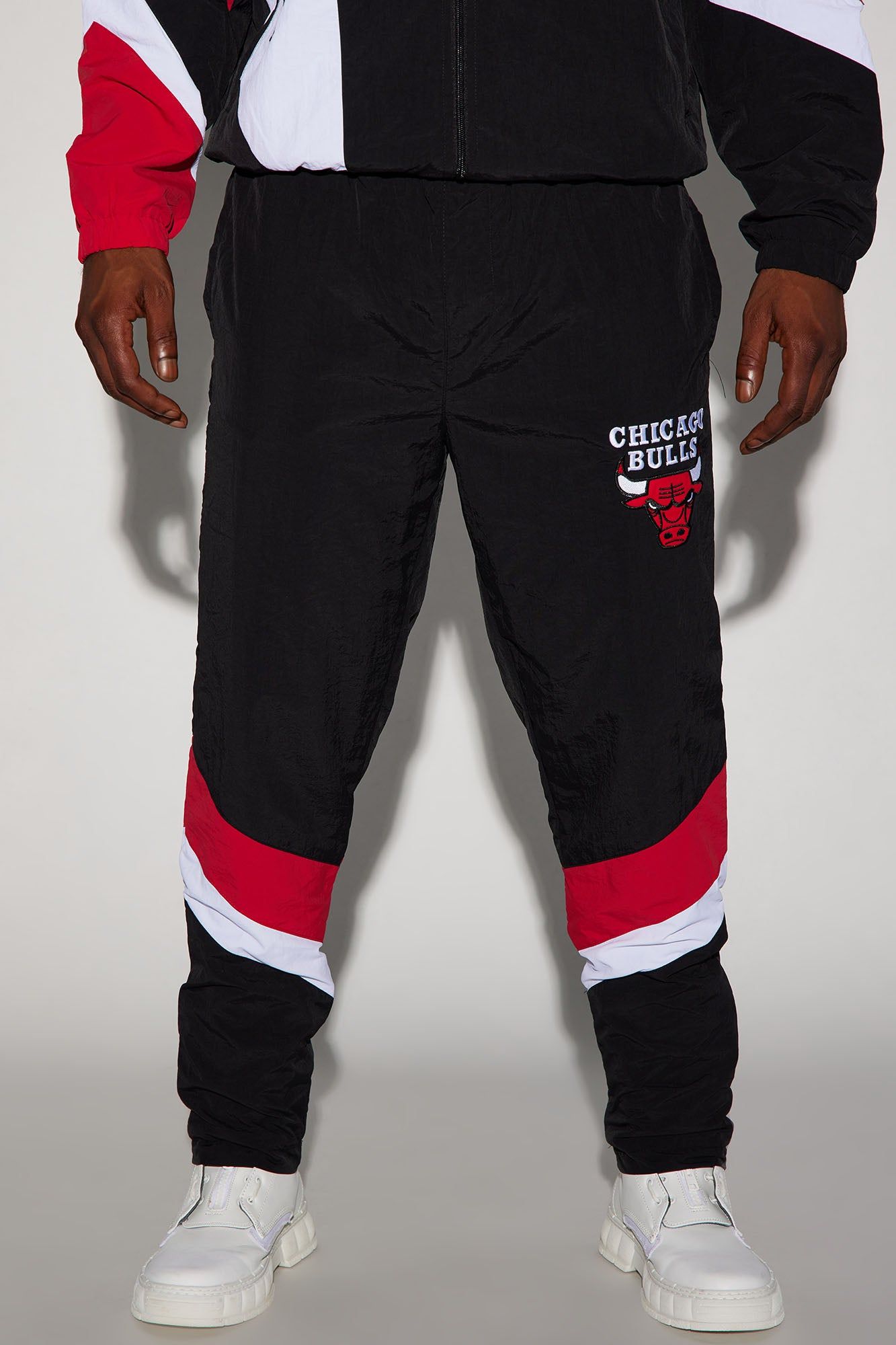Bulls Hood Star Pants - Black/Red sold by Fashion Nova