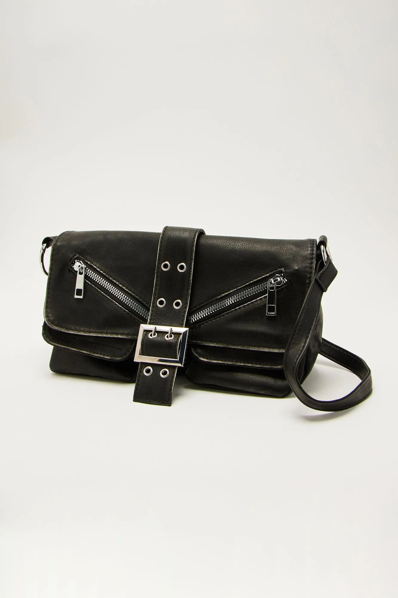 Park Avenue Zipper Handbag - Black sold by Fashion Nova product image thumbnail 4
