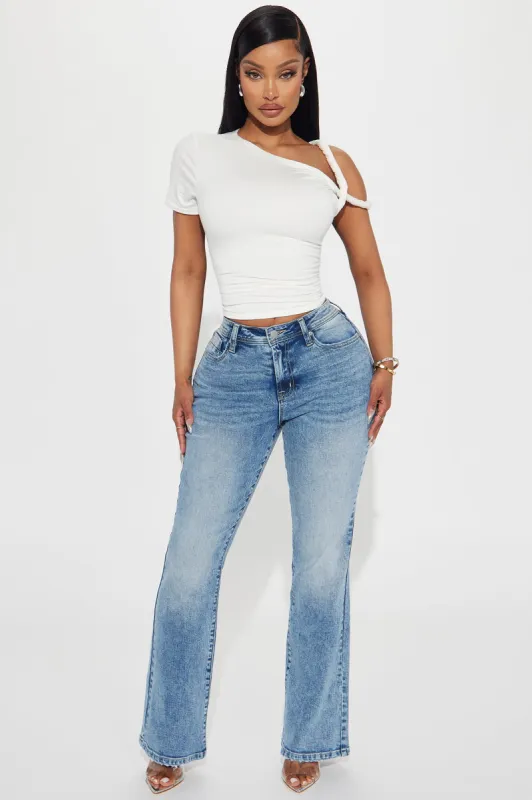 Selene Stretch Straight Leg Jeans - Light Wash sold by Fashion Nova